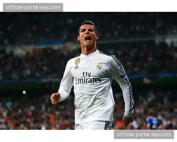 巴黎圣日耳曼3-0完胜梅斯重登榜首，杜埃闪电破门，贡萨洛·拉莫斯传射