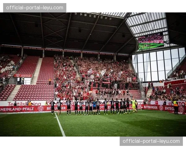 半场战报：拜仁1-1勒沃库森，凯恩点射，维尔茨世界波扳平。