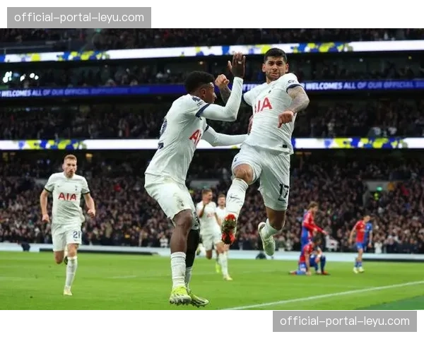 从门将到英雄：一篇关于水晶宫门将约翰斯通多次神扑的赛后报道。